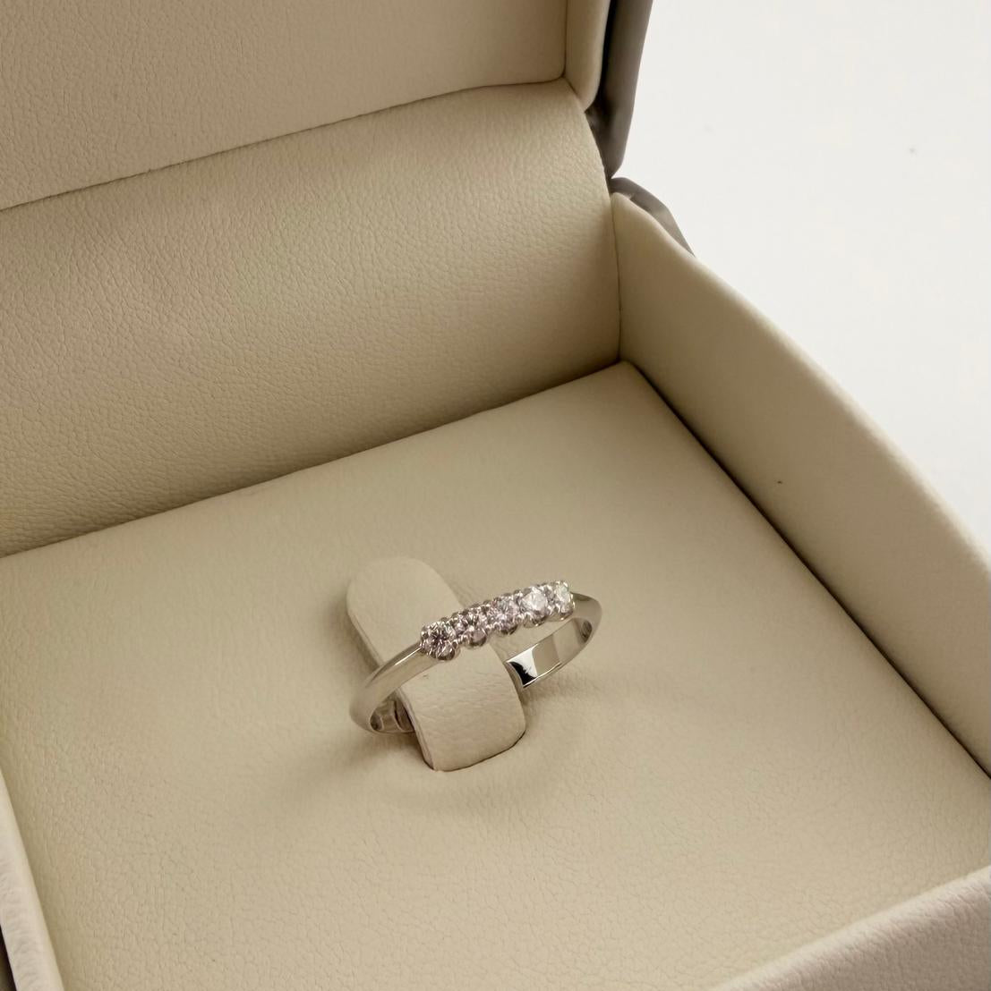 Anello riviera con diamanti 0.25 ct - Oro 18 kt
