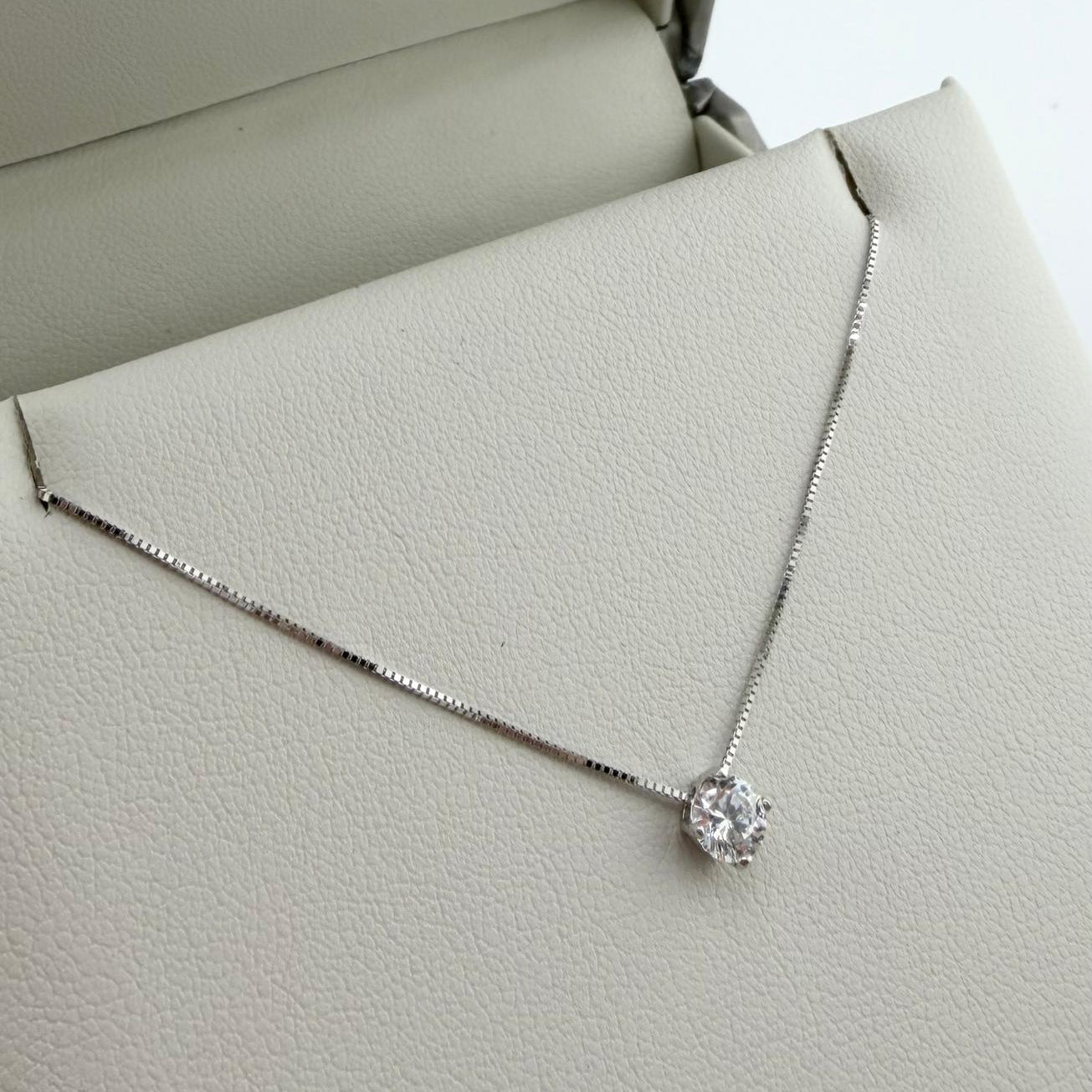 Collana punto luce con zircone da 5 mm - Oro 18 kt