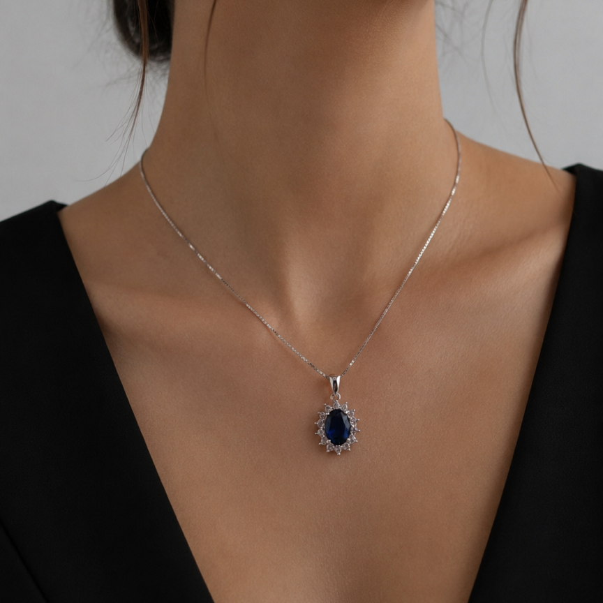 Collana Kate con ovale blu e zirconi bianchi - Argento 925