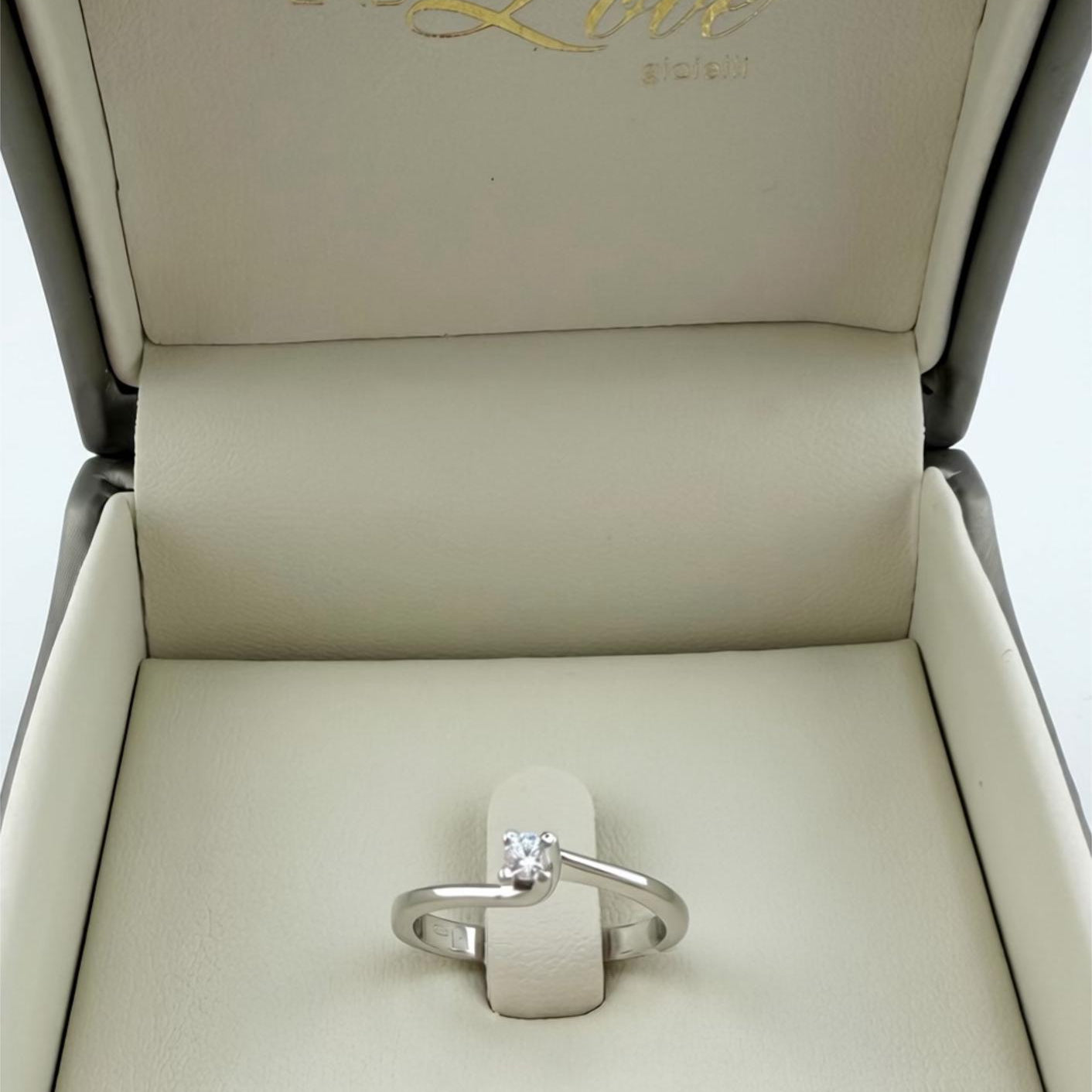 Anello solitario con diamante 0.10 ct Oro 18 kt
