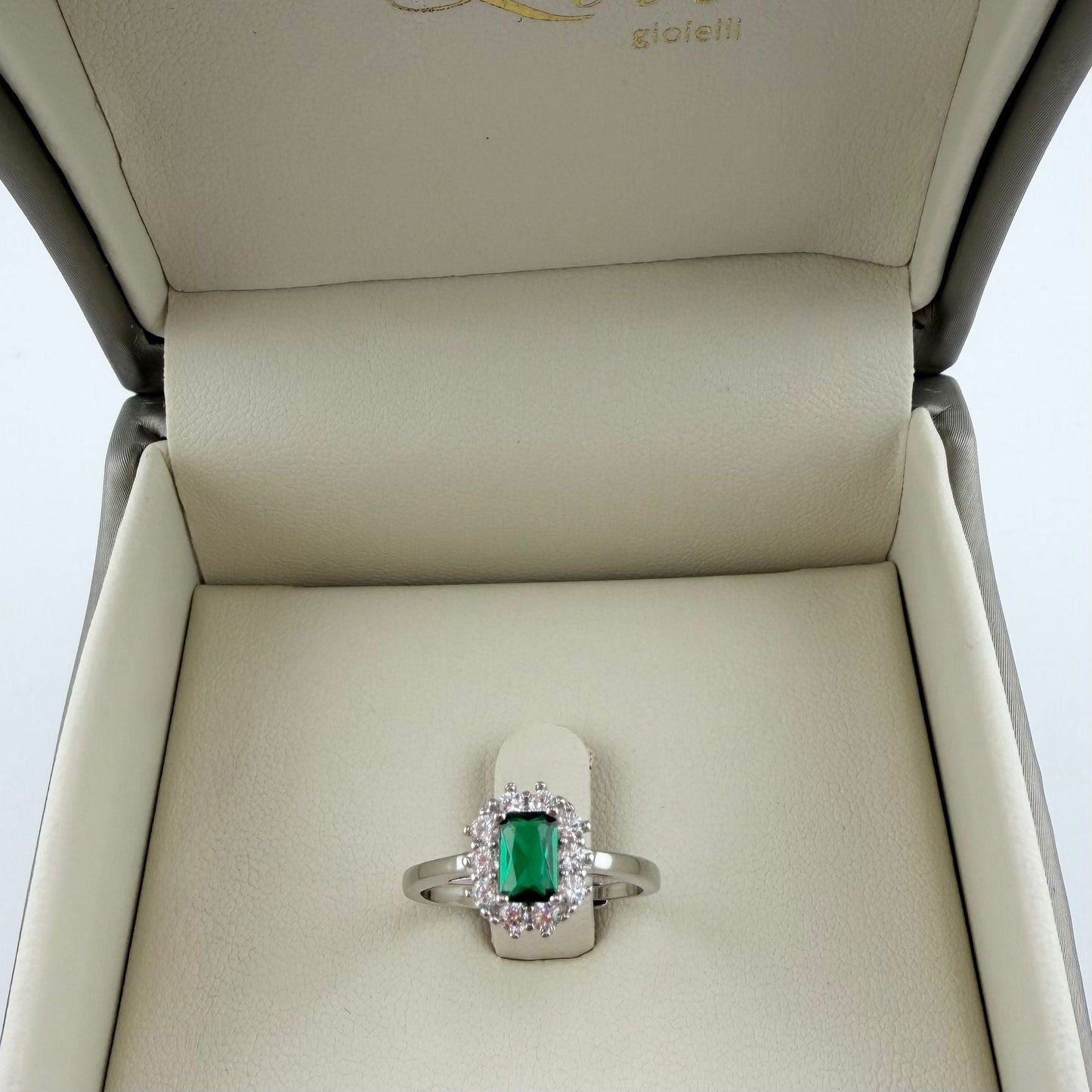 Anello Kate con rettangolo verde e zirconi bianchi - Argento 925