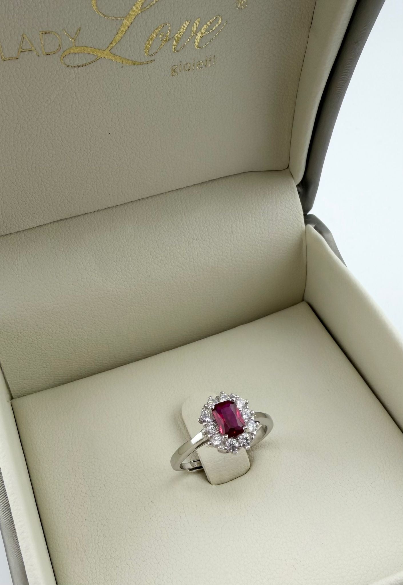 Anello Kate con rettangolo rosso e zirconi bianchi - Argento 925