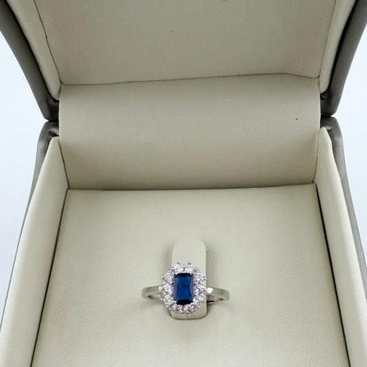 Anello Kate con rettangolo blu e zirconi bianchi - Argento 925