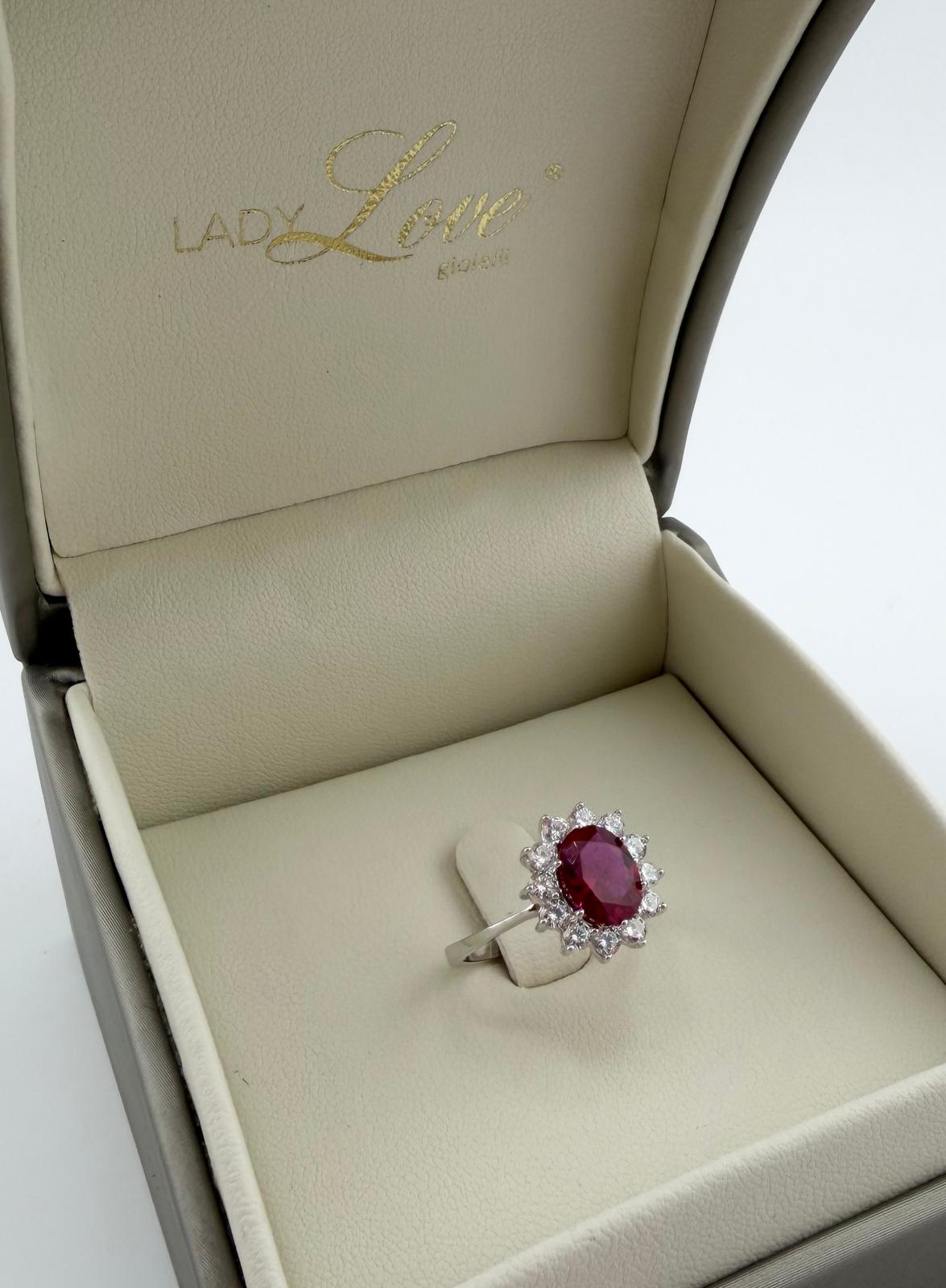 Anello Kate con ovale rosso e zirconi bianchi - Argento 925