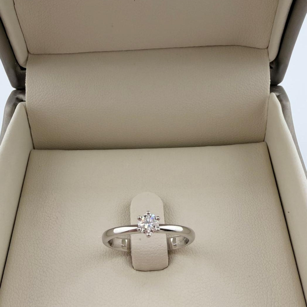 Anello solitario con diamante 0.25 ct - Oro 18 kt