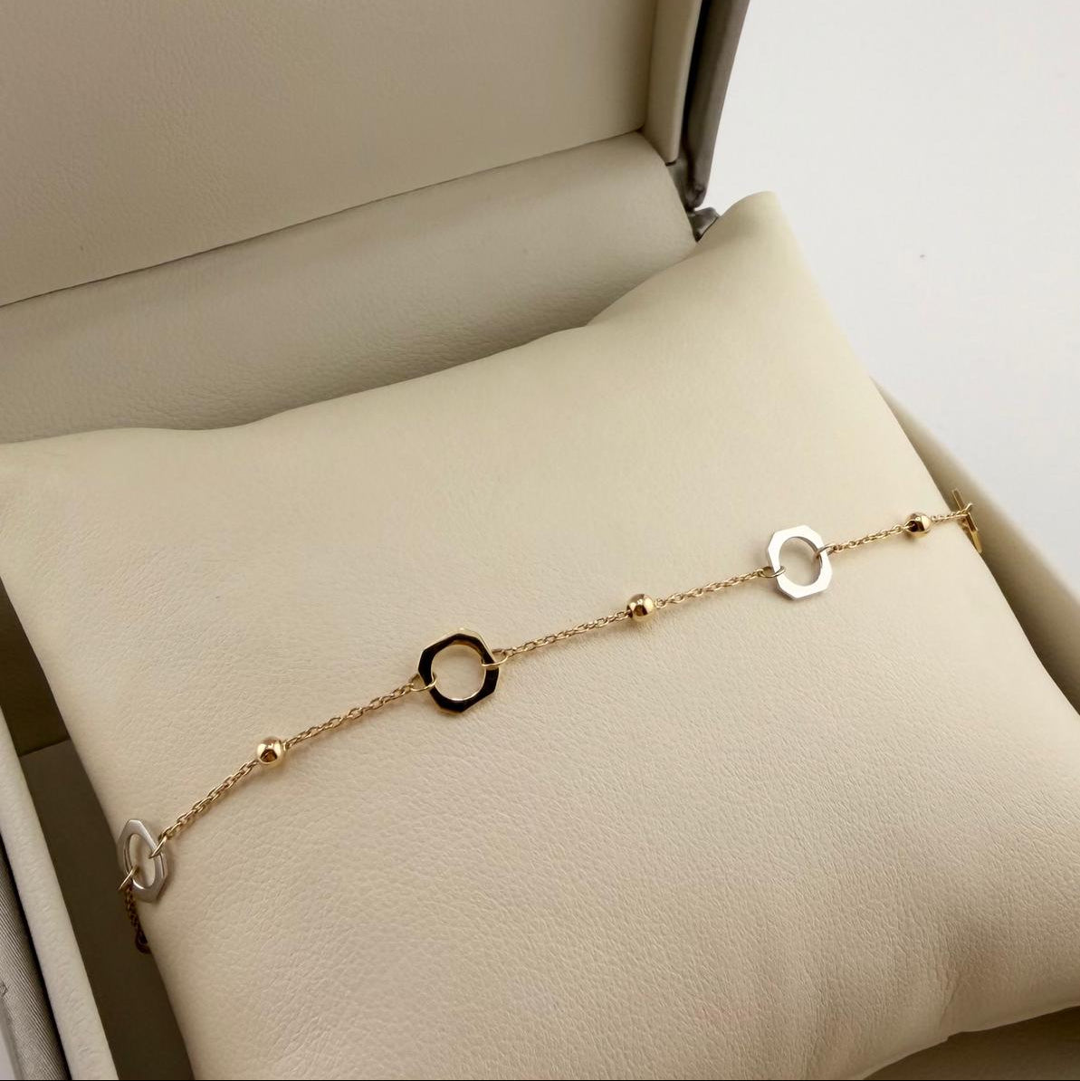 Bracciale con palline lucide e elementi quadrati  - Oro 18 kt