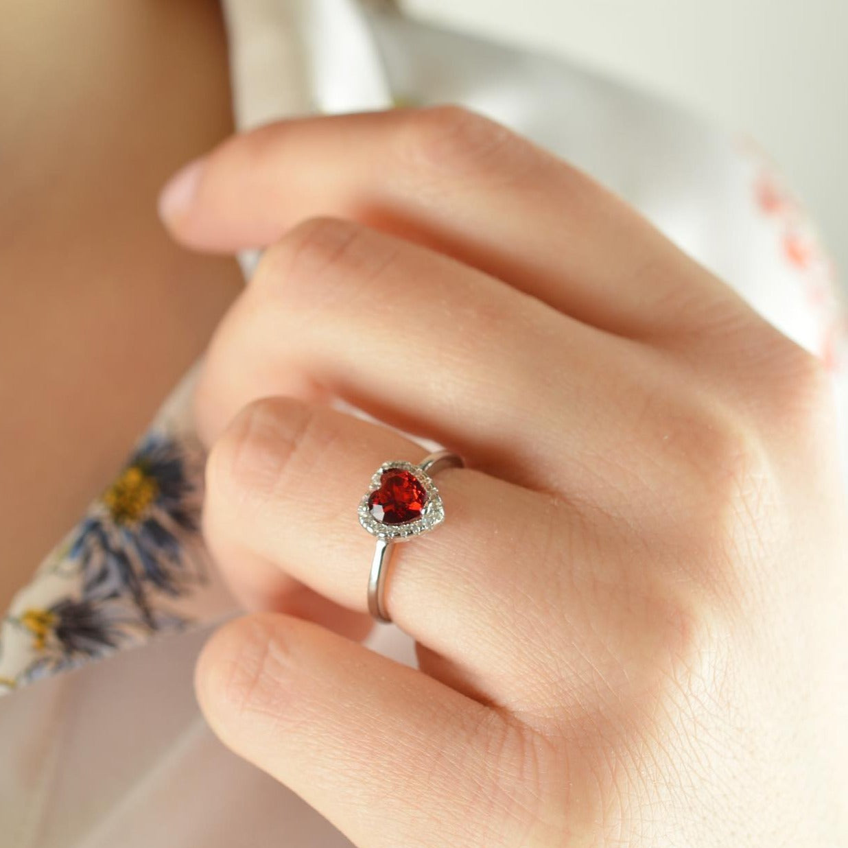 Anello Kate con cuore rosso e zirconi bianchi - Argento 925